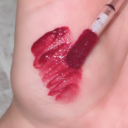 アピュー ジューシーパン スパークリングティント JRD02 禁断の毒りんご(白雪姫の魔女デザイン)/A’pieu/口紅を使ったクチコミ(3枚目)