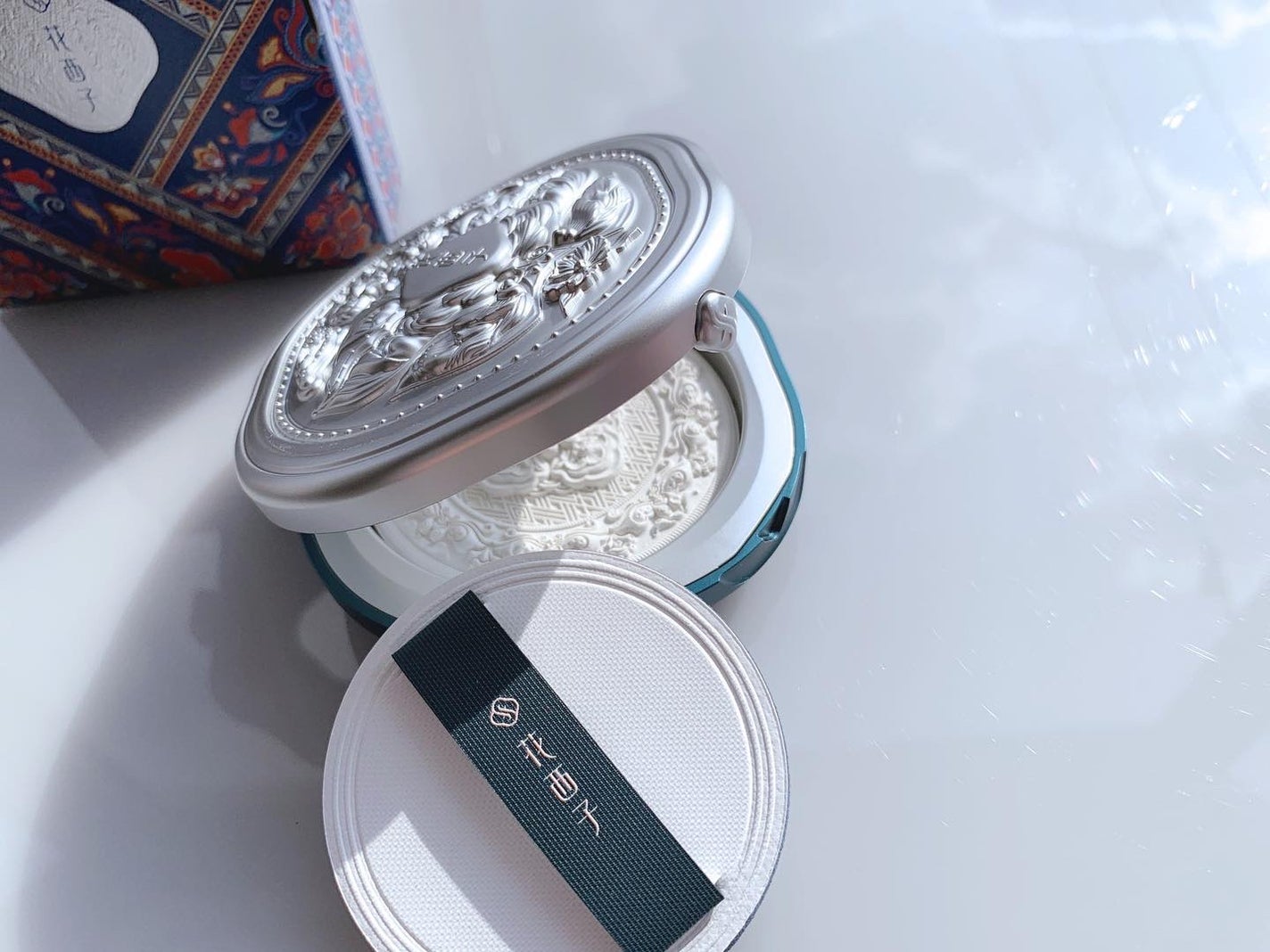 玉女桃花 プレストパウダー(苗族限定) 花西子