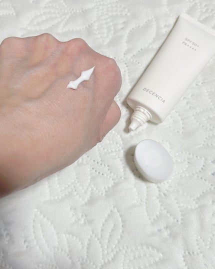 DECENCIA ディセンシア フローレス UVプロテクターのクチコミ「#pr 
デイセンシアSPF50+
PA++++
フローレス
UVプロテクター
敏感肌用日焼.....」(2枚目)