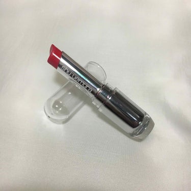 shu uemura の ルージュ アンリミテッド シアーシャイン S RD 164 です 🥀

お色はピンクが強めの赤です。
「赤リップに挑戦してみたい」、「真っ赤が苦手」という方には使いやすいお色だ