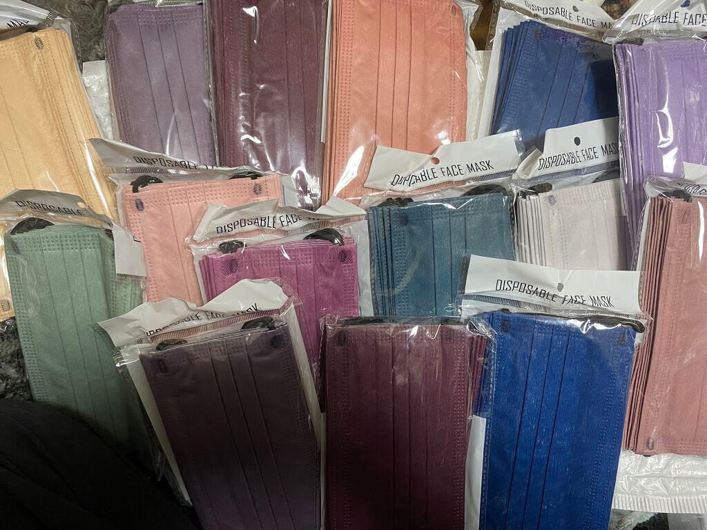 ゆた on LIPS 「ただのマスクコレクションww変わった色が多かったので12色アソ..」(1枚目)