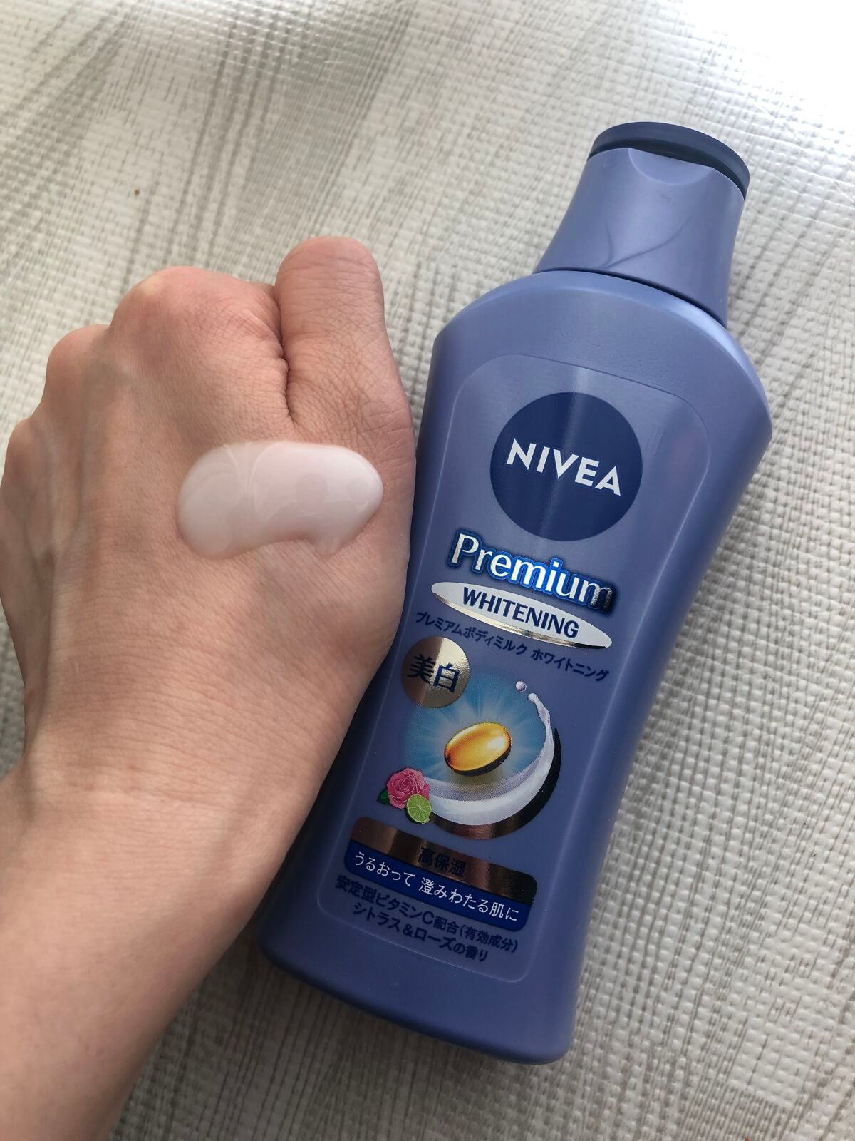 プレミアムボディミルク ホワイトニング【医薬部外品】 /ニベア/ボディミルクを使ったクチコミ(4枚目)