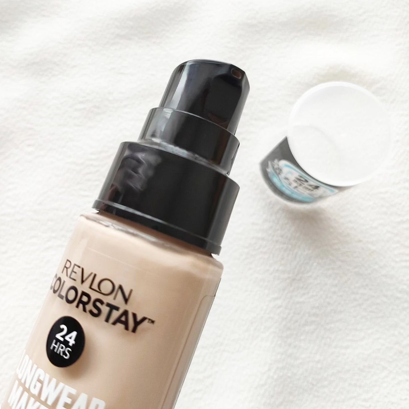 カラーステイ ロングウェア メイクアップ D/REVLON/リキッドファンデーションを使ったクチコミ(2枚目)