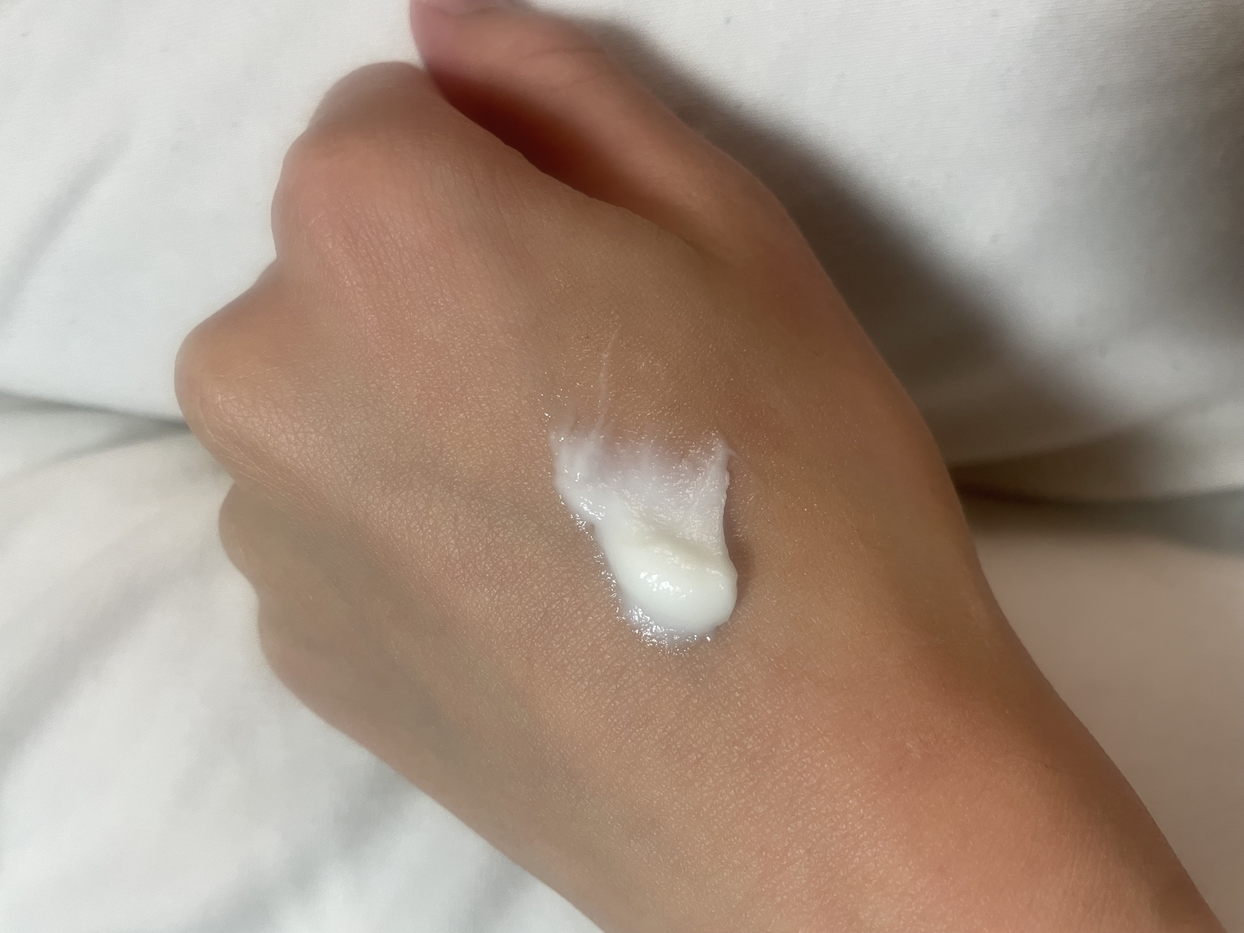 Moisturizing Perfume Hand Cream/ダブルドレスルーム/ハンドクリームを使ったクチコミ（3枚目）