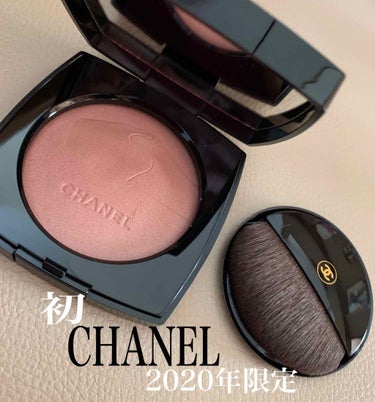 
CHANEL エクラドゥデゼール
フェイスパウダー　¥7000+税

2020年1月限定商品



砂漠柄
ピンク系の色み

ツヤ強めで
個人の肌色に合った使い分けもできそう🥺


フェイスパウダーは