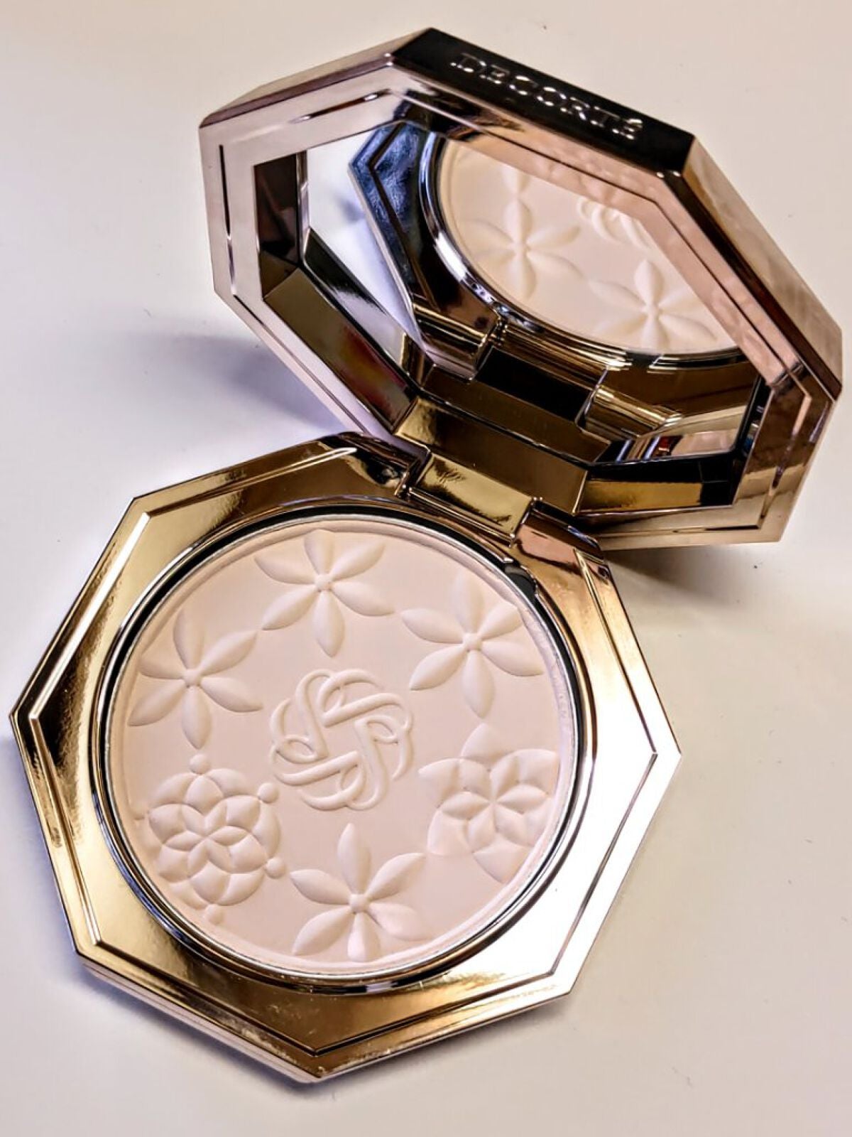 マルセル ワンダース コレクション コスメデコルテ フェイスパウダー XII/DECORTÉ/プレストパウダーを使ったクチコミ(2枚目)