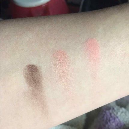 パウダーアイシャドウ ブルーミングキティ/DAISO/アイシャドウパレットを使ったクチコミ(2枚目)