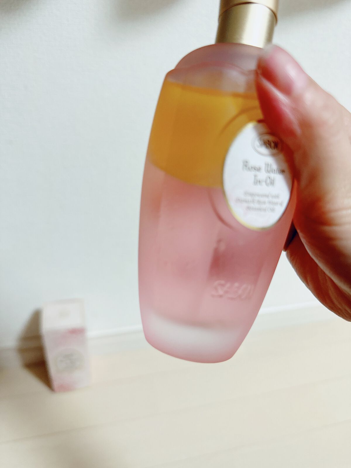 SABON ローズウォーターインオイルのクチコミ「SABON  ローズシリーズ

・ローズウォーターインオイル
ミスト状で2層になっている化粧水.....」（3枚目）