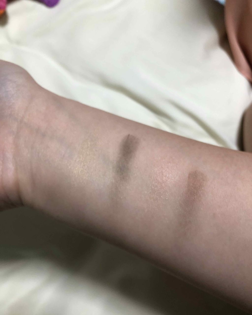 パウダーアイシャドウ ブルーミングキティ/DAISO/アイシャドウパレットを使ったクチコミ(2枚目)