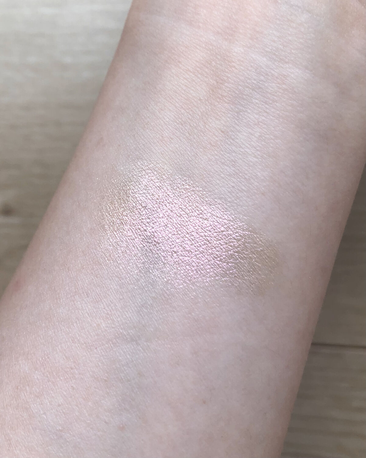 リュクスアイシャドウ 01 インカンデスント(マルチクロム) /BOBBI BROWN/単色アイシャドウを使ったクチコミ（3枚目）