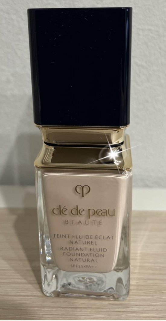クレ・ド・ポー ボーテ タンフリュイドエクラ ナチュレル オークル20/クレ・ド・ポー ボーテ/リキッドファンデーションを使ったクチコミ（1枚目）