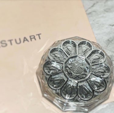 JILL STUART ジルスチュアート ブルームクチュール アイズのクチコミ「お姫様の宝石アイシャドウ🤍



魅力がパケ買いさせられる見た目だけではなくてアイシャドウとし.....」（1枚目）