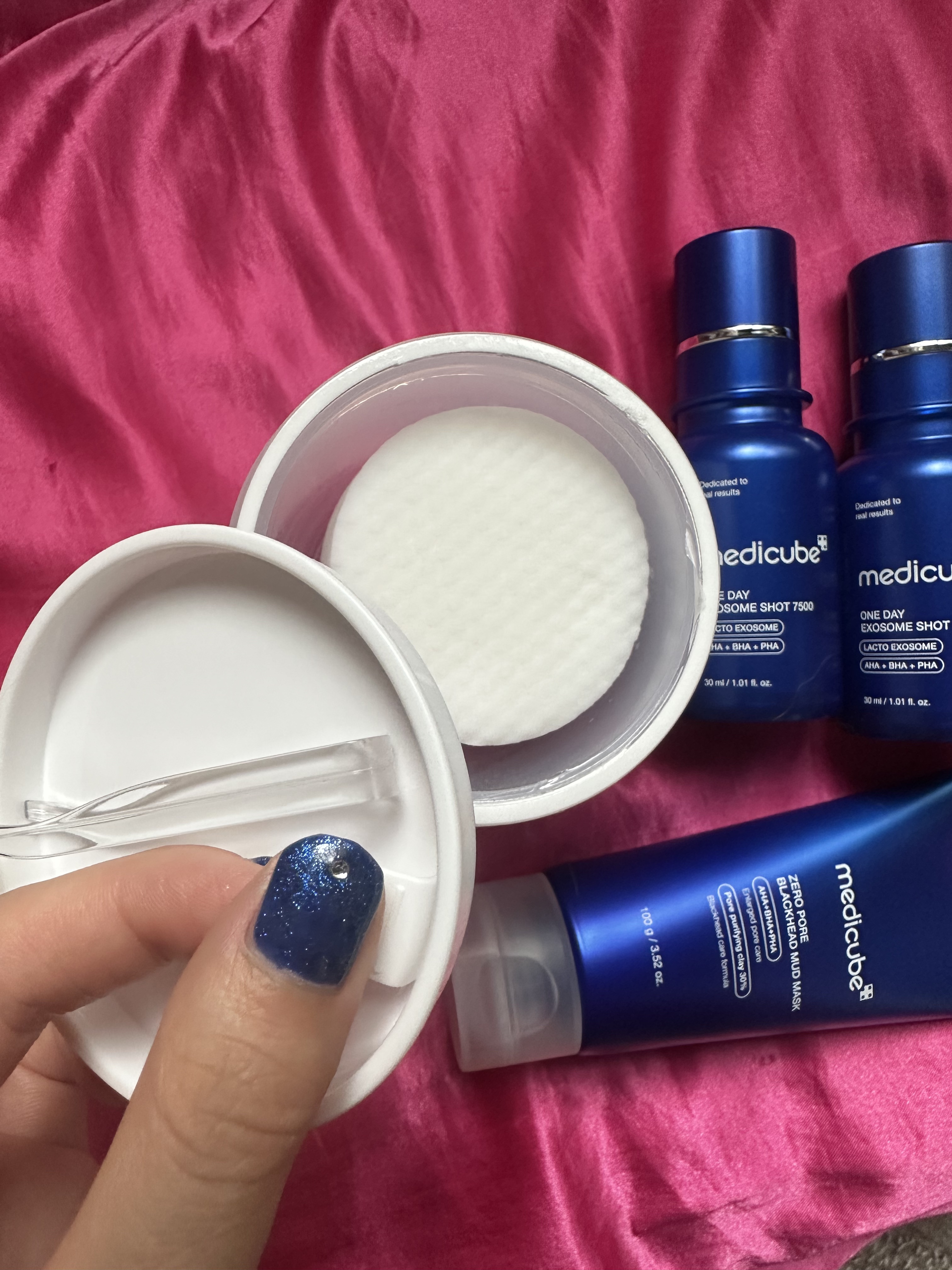 スキンケア方法》ゼロ毛穴パッド 2.0｜MEDICUBEの使い方・効果 -毛穴