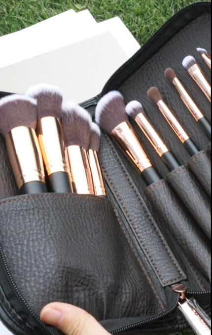 貴族のゴールド メイクブラシ11本セット 化粧ポーチ付き ゴールド×ブラック/SIXPLUS/メイクブラシを使ったクチコミ(2枚目)