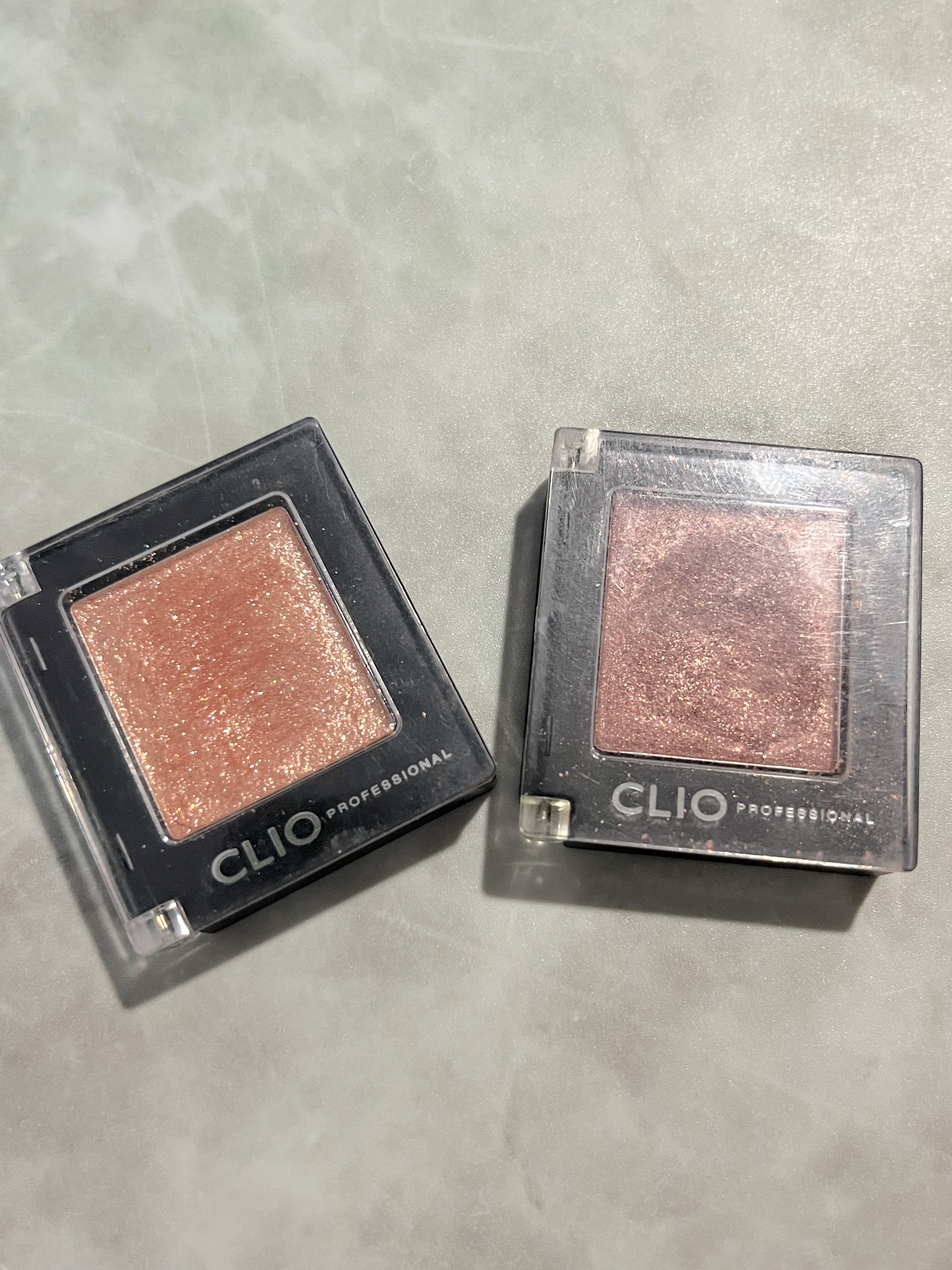 【使用した色】
P59 CHERRY CHOCO
G10 PEARLFECTION

単色アイシャドウでこれひとつでアイメイクが華やかになります。
ラメが繊細でキレイ✨
アイシャドウ塗ったはずなのにどこ行った？となりがちなイエベの私ですが、