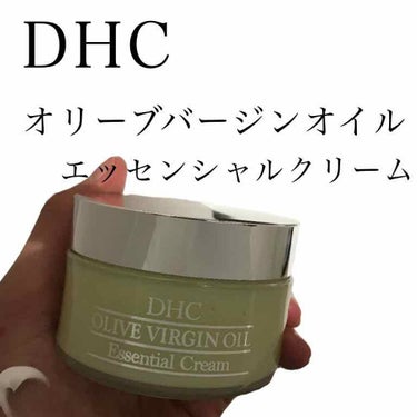 【DHC】オリーブバージンオイルエッセンシャルクリーム
毎日のお手入れの他に、夜寝る前のマッサージクリームとしても使っています。
たっぷり手に取り、顔全体をクルクル。
すると次の日の朝、肌の柔らかさがU