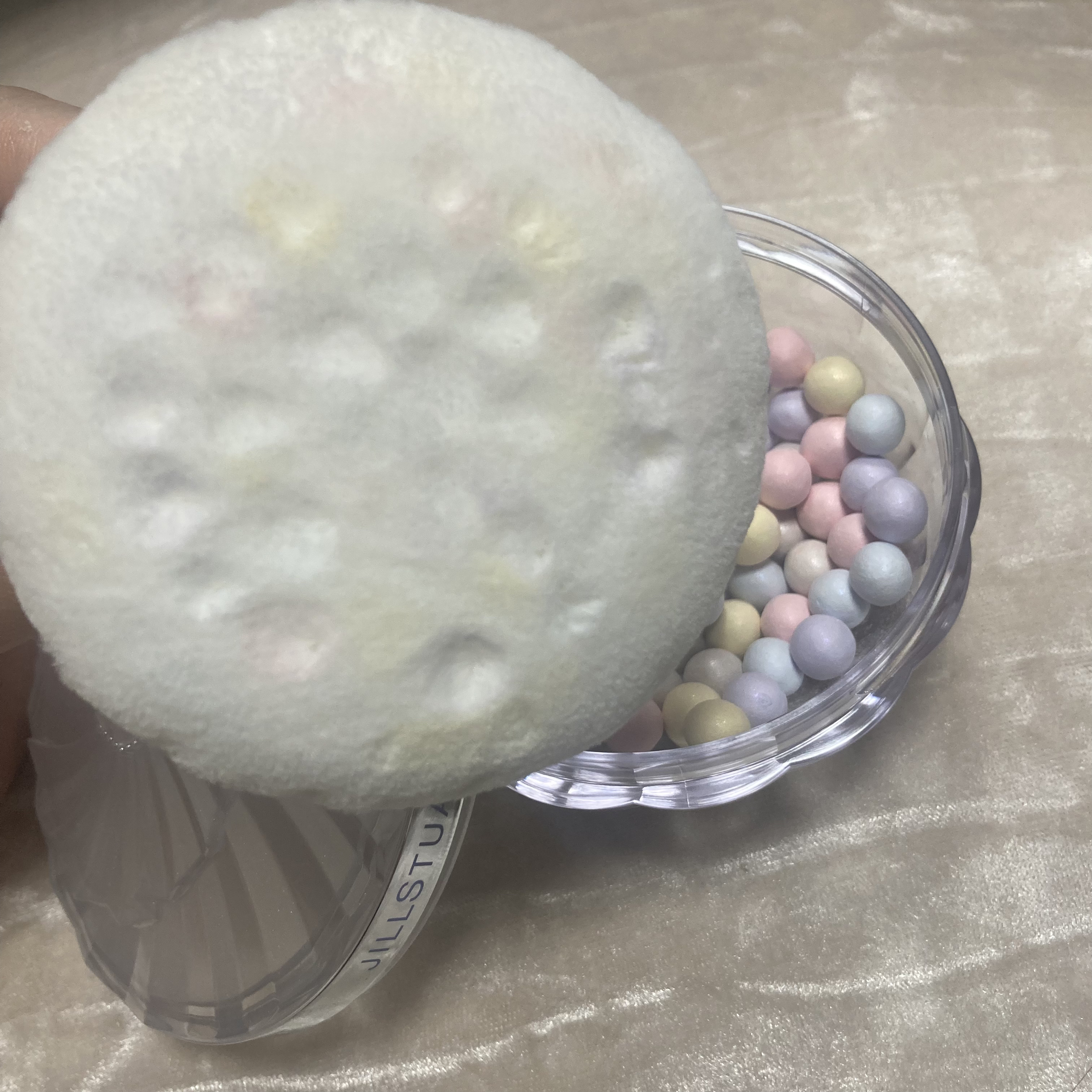 ブリリアントジュエル フェイス＆ボディパウダー/JILL STUART/ルースパウダーを使ったクチコミ（2枚目）