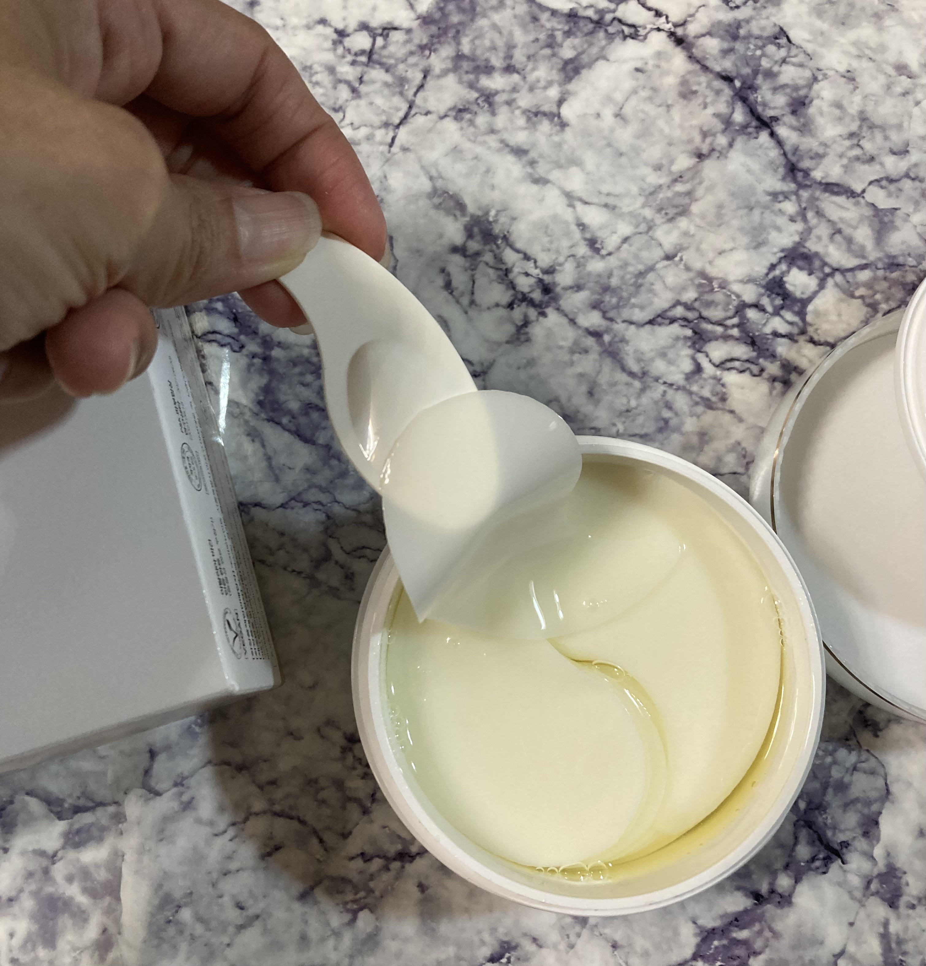 ホワイトトリュフインテンシブザリアルアイパッチ/ダルバ/アイケア・アイクリームを使ったクチコミ（2枚目）