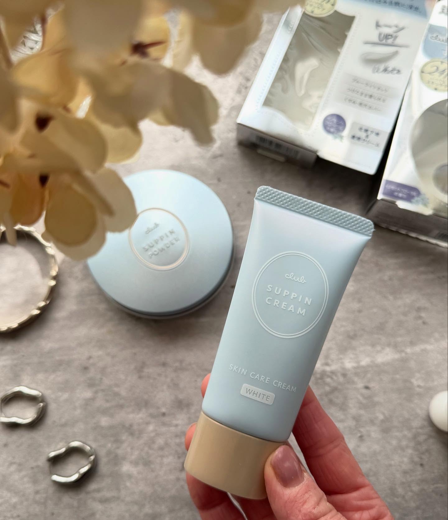 すっぴん ホワイトニングパウダーA/クラブ/プレストパウダーを使ったクチコミ（2枚目）