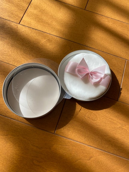 すっぴんパウダー  ホワイトフローラルブーケの香り/クラブ/プレストパウダーを使ったクチコミ(2枚目)