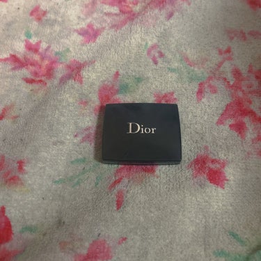 Dior サンク クルール


色味は中古ショップで買ったのでわかりません
ごめんなさい🙏🙏🙏
ちなみに商品選択の所の真ん中DIORてなってますが
私が買ったのはCDて付いてるので
その前のものかなーっ