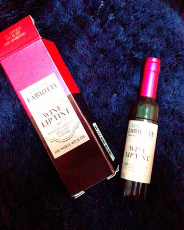 ワインリップ🍷💄
02 ナビカリオーロレッド
1600円＋税

最初にお店で見たとき見た目の可愛さにびっくりして即購入しました💓
見た目だけでなく匂いもワインっぽい匂いになってるのかな？本当はぶどうの匂