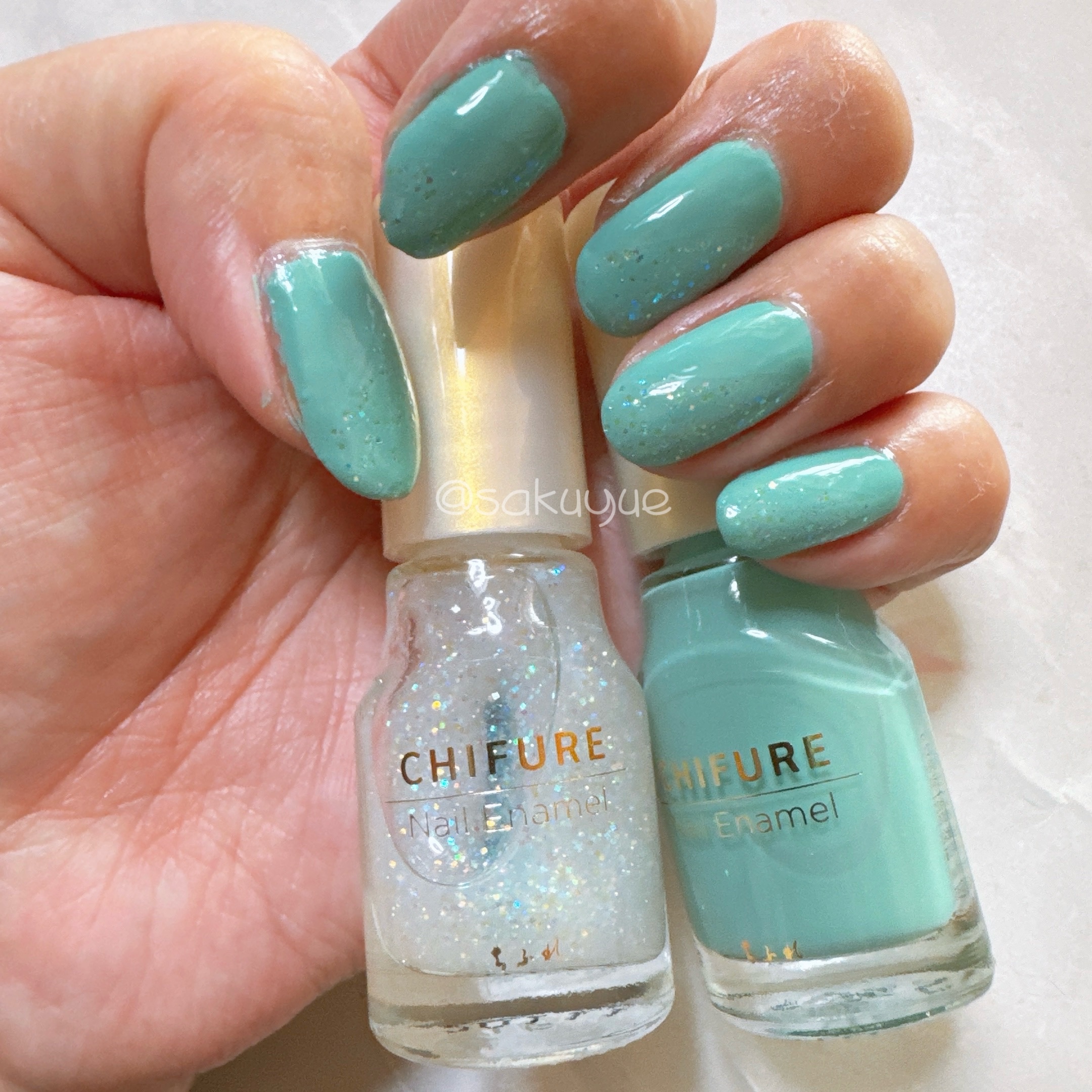 こんにちは、ゆえです。
今回はネイルの塗り直しですよ〜

とあるゲームのイメージネイル9回目。

【ベースコート】
paプラス ネイルプロテクトコート
【カラー】
ちふれ ネイルエナメル
［819］グリーン系
［002］透明ラメ
【トップコ