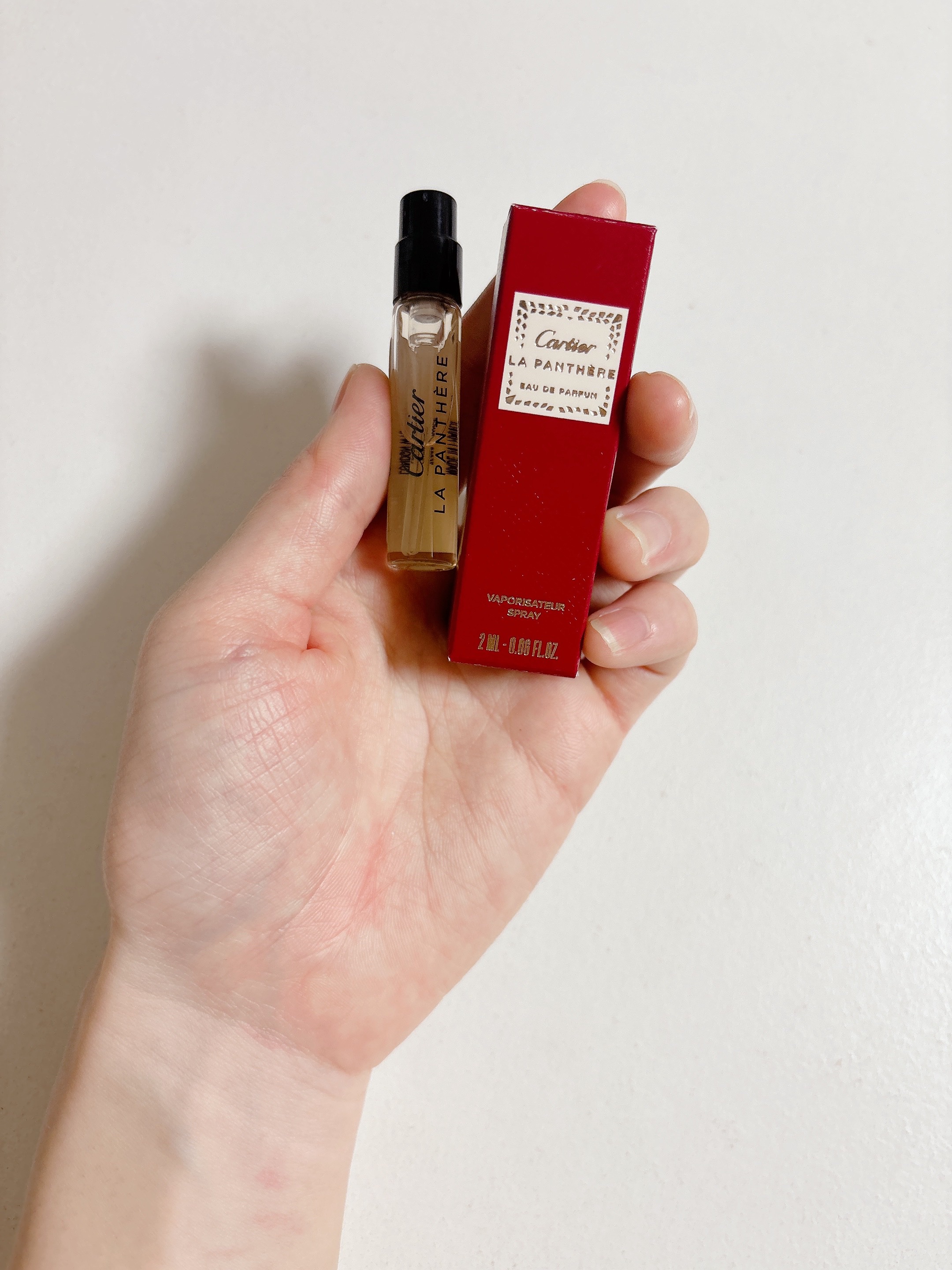 気品際立つ香り👸🏻
ーーーーーーーーーーーーーーーーーーーー

いきなり大きいサイズを買うのは難しくミニサイズが欲しいと思っている香水を探し中の方にオススメです！


今回は雑誌の付録で2mmサイズです！
どれくらいの大きさなのか買う時