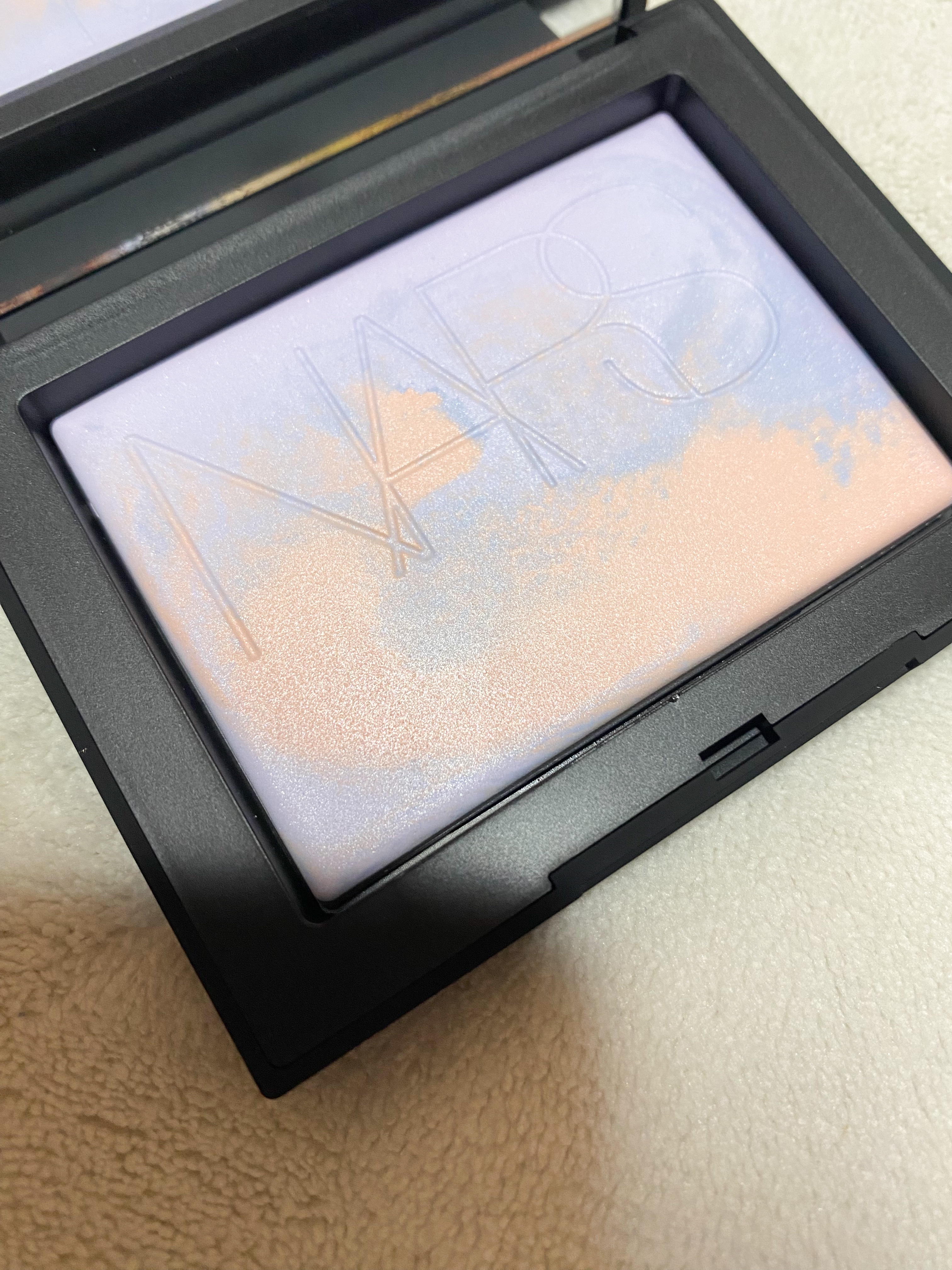 ライトリフレクティング プリズマティックパウダー/NARS/プレストパウダーを使ったクチコミ（2枚目）