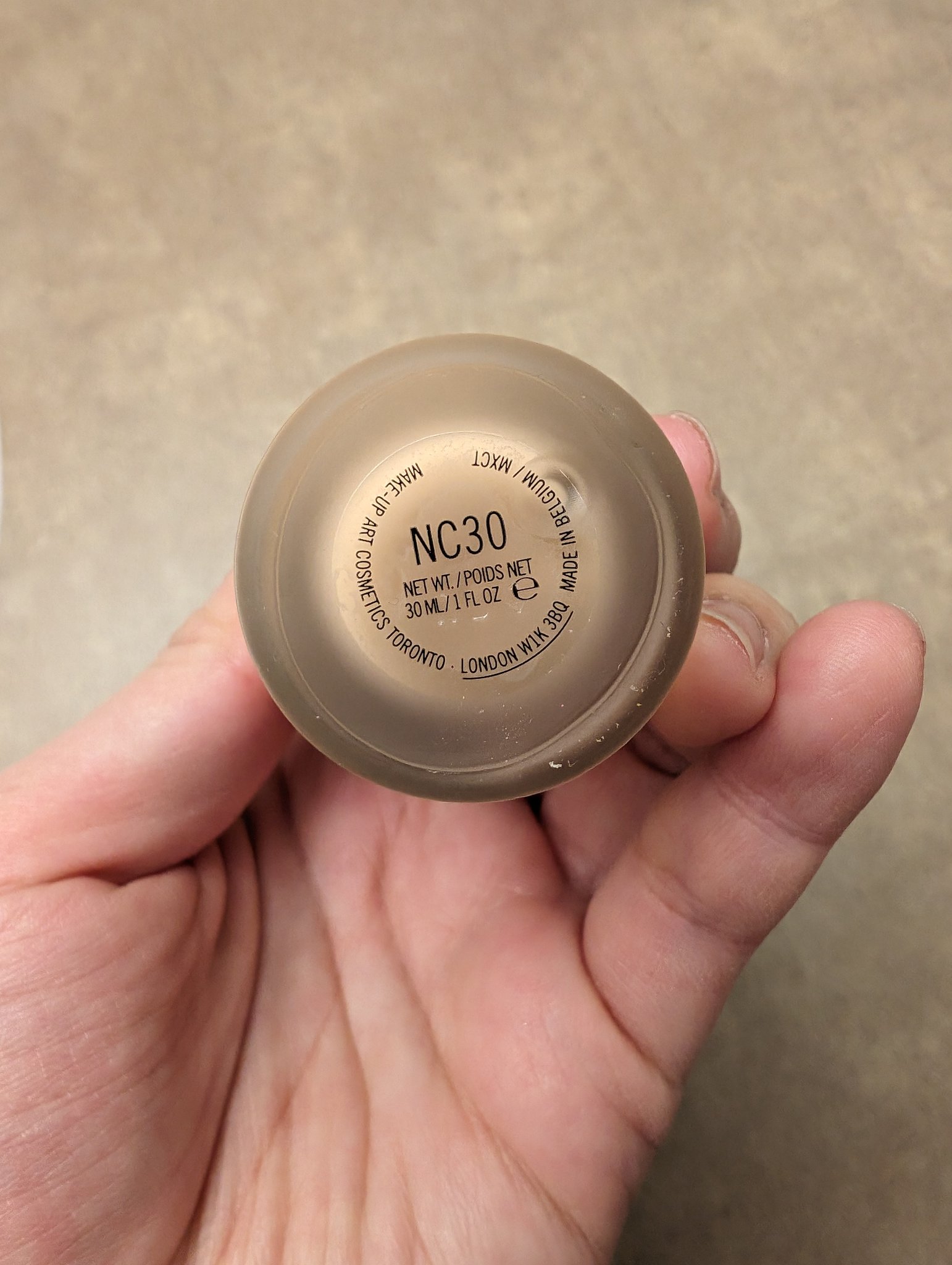 スタジオ ウォーターウェイト SPF 30 ファンデーション NC30/M・A・C/リキッドファンデーションを使ったクチコミ（3枚目）