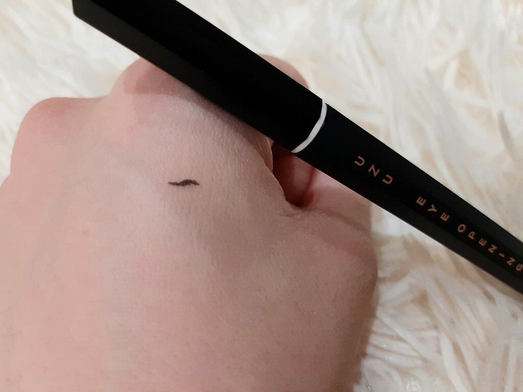 EYE OPENING LINER/UZU BY FLOWFUSHI/リキッドアイライナーを使ったクチコミ（2枚目）