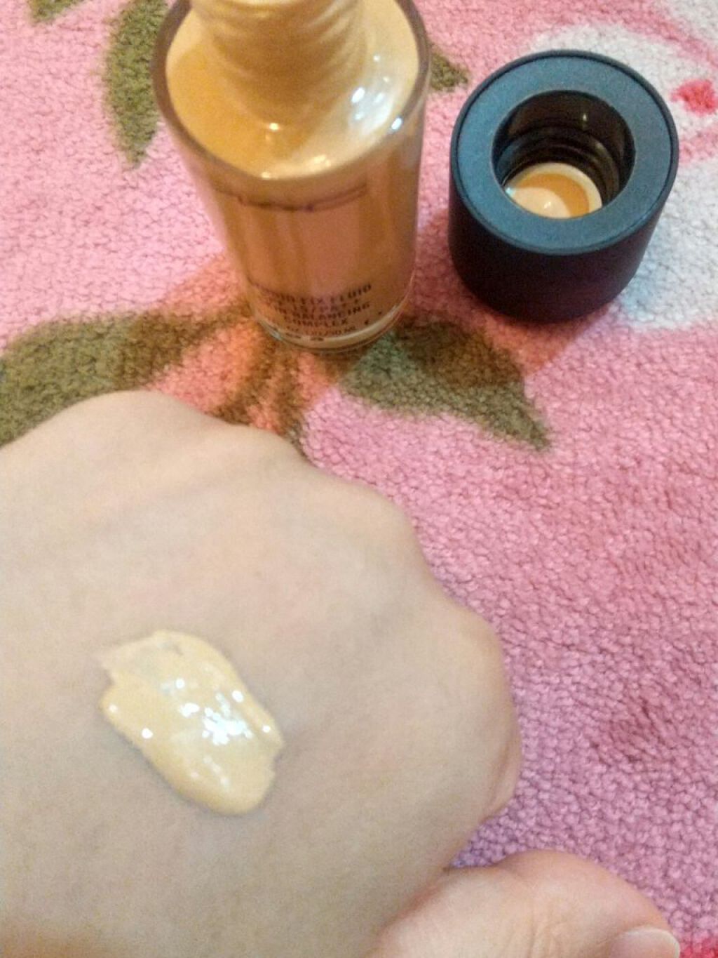 スタジオフィックス フルイッド SPF 15 NC25（標準色）/M・A・C/リキッドファンデーションを使ったクチコミ（2枚目）