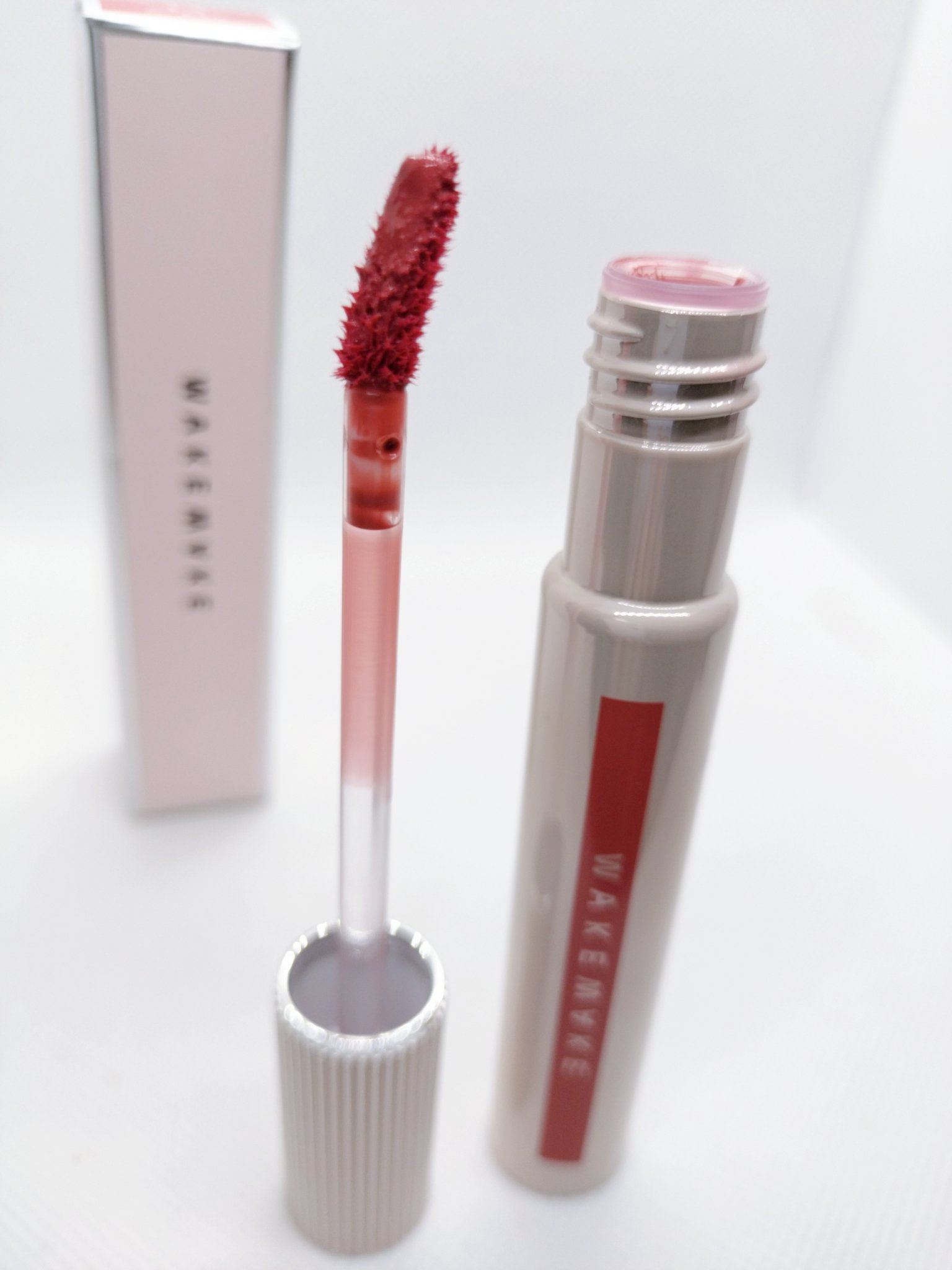 ウォーターブラーリングフィクシングティント/wakemake/リップティントを使ったクチコミ（3枚目）