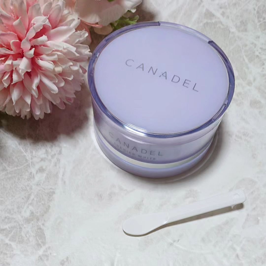 CANADEL プレミアホワイト オールインワンのクチコミ「ダブルの有効成分配合。
シミの元に先手のアプローチ※1しながら、炎症を抑え、肌あれも防ぐ※2。.....」（3枚目）