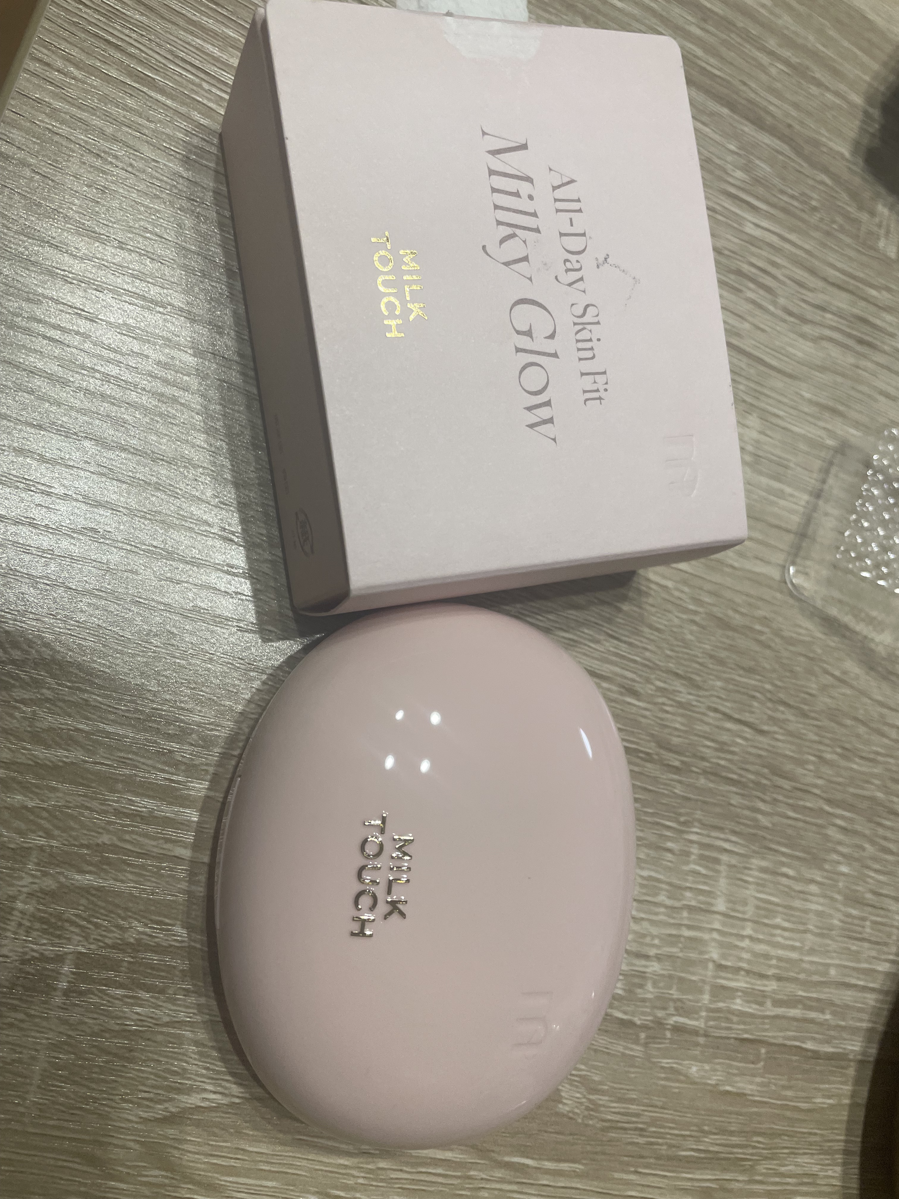 オールデイスキンフィットミルキーグロウクッション/Milk Touch/クッションファンデーションを使ったクチコミ（1枚目）