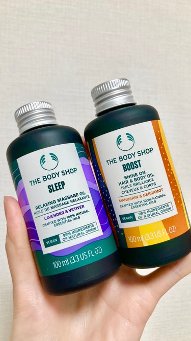 お気に入りのオイル2種！🪻🍊



THE BODY SHOP 


ウェルネス マッサージオイル 

ラベンダー＆ベチバー


ウェルネス ヘア& ボディオイル 

マンダリン& ベルガモット



個人的には特に

ラベンダー＆ベチバーの香りが大好き！！

買ったばかりですがストック持ってますw



boost=高める・活性化させるという意味ですが

元気が出る柑橘系の香りの

マンダリン＆ベルガモットは朝☀️、


リラックス効果が期待できる

ラベンダー＆ベチバーは夜🌃

に分けて使うといいかも！



の画像 その0