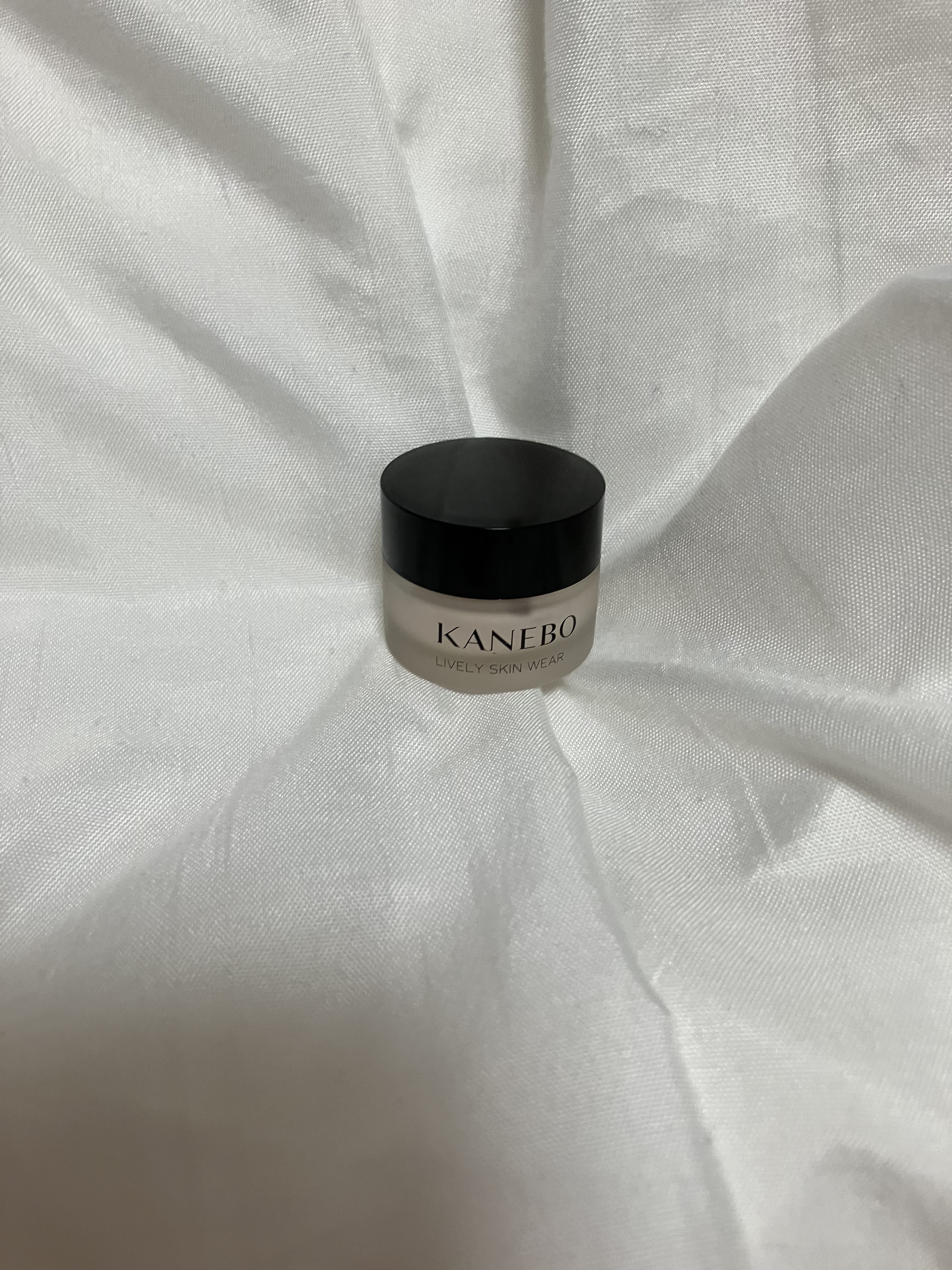 ライブリースキン　ウェア ソフトオークルAA/KANEBO/クリーム・エマルジョンファンデーションを使ったクチコミ（2枚目）