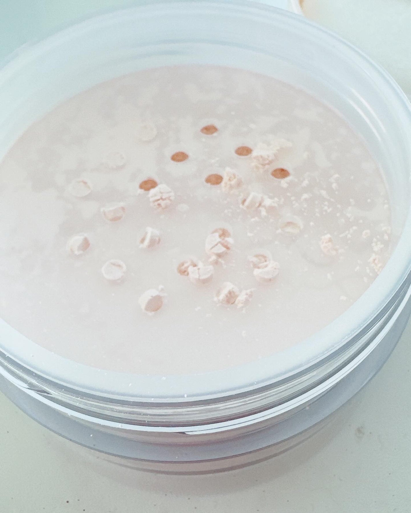 毛穴パテ職人 毛穴崩れブロックパウダー/毛穴パテ職人/ルースパウダーを使ったクチコミ(3枚目)