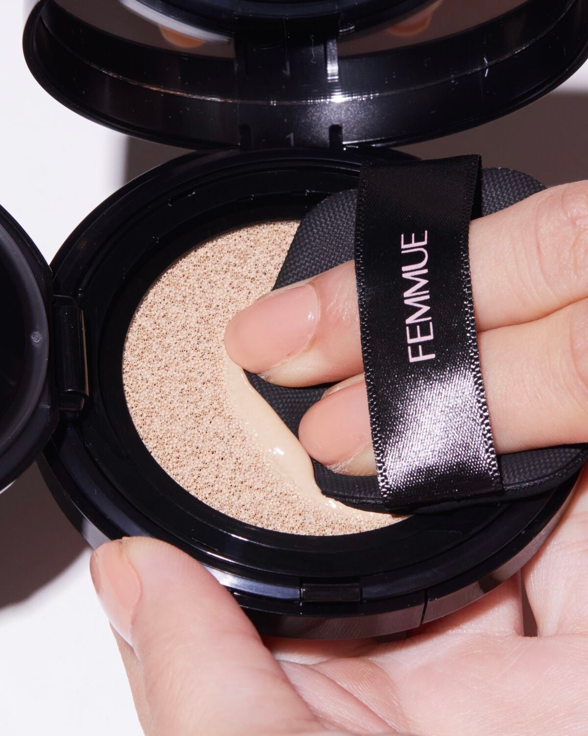 エバーグロウクッション SPF25 PA++/FEMMUE/クッションファンデーションを使ったクチコミ(4枚目)