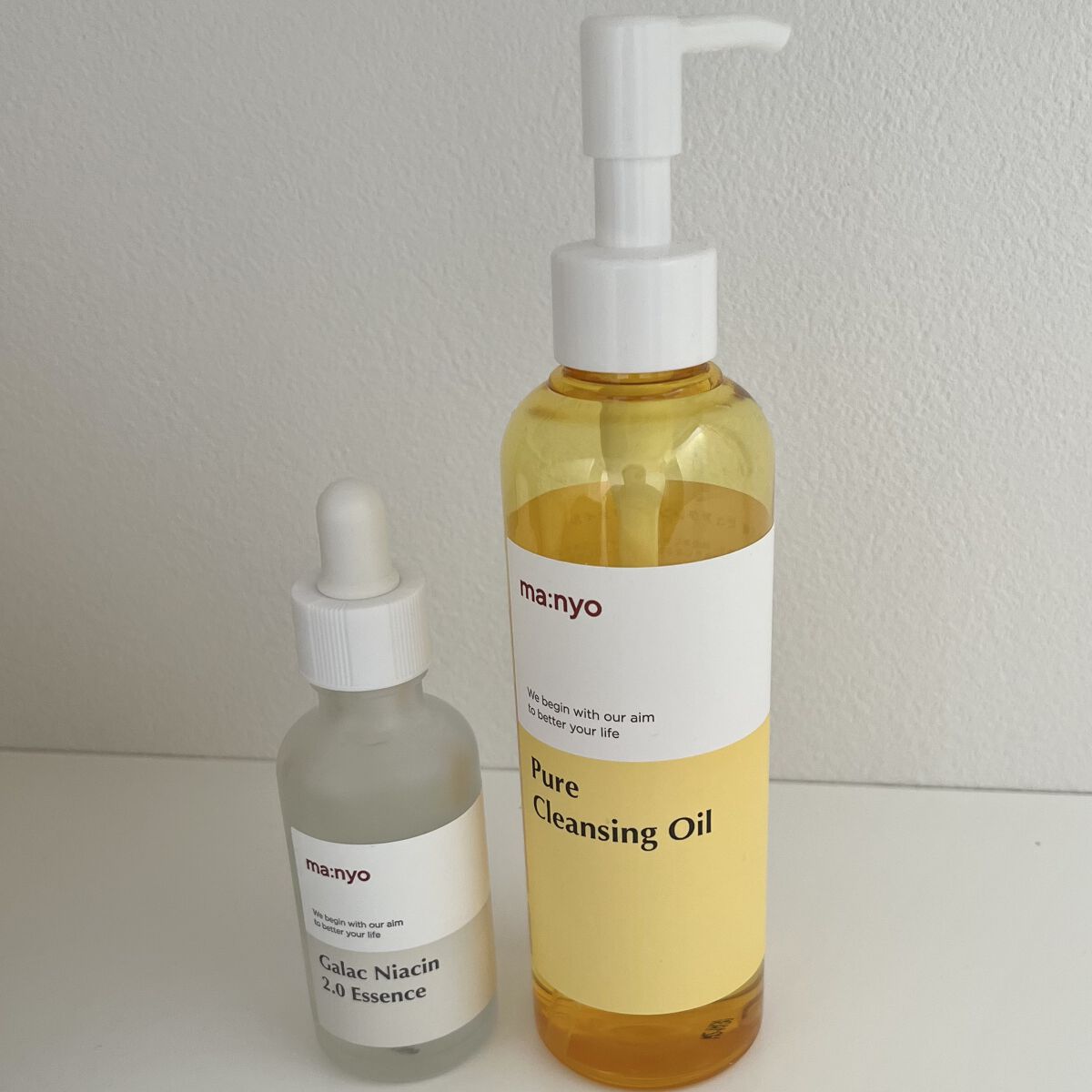 評価の高いMANYO FACTORYの２つを購入してみました！
使い始めて1ヶ月くらい経つのでレビューします⭐️
辛口レビューです⚠️


🟡ピュアクレンジングオイル
これを使ってからテカり始めました。
乳液をたくさん塗っても翌朝必ずテカ