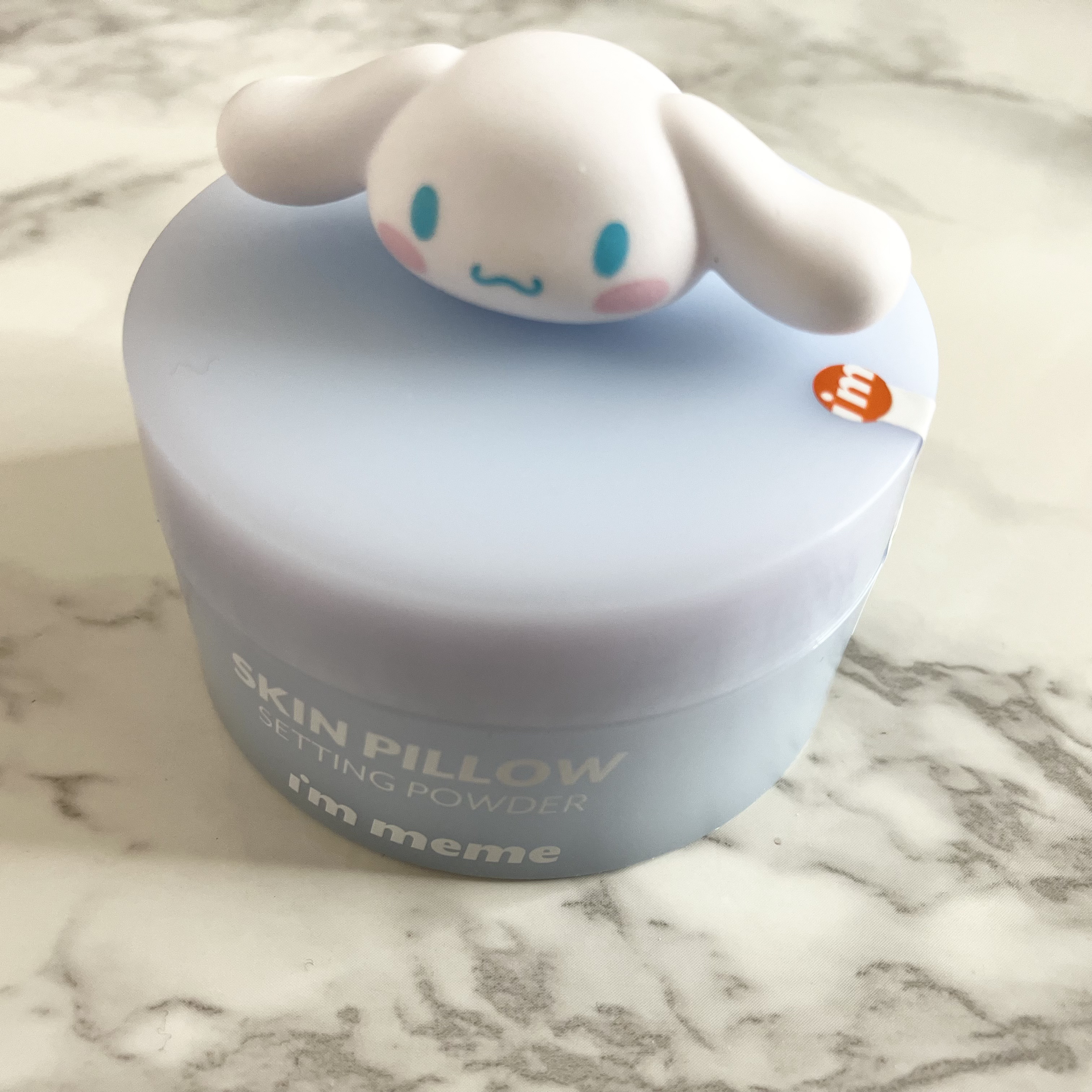 i’m meme スキンピローセッティングパウダーのクチコミ「i’m memeスキンピローセッティングパウダー 

シナモンが可愛い過ぎるフェイスパウダー♡.....」（2枚目）
