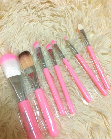 ひろろん  on LIPS 「HELLOKITTYminibrushkitこちらの商品は、Q..」（2枚目）