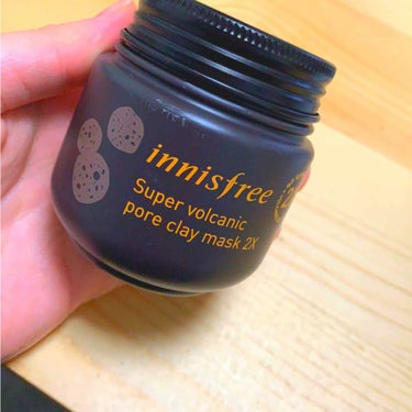 Volcanic pore clay mask
火山の泥パック？

見た目は泥パックって感じ。触った感じ(塗った感じ？)はつぶつぶした泥も混じってる。全然不快ではない。
凄く伸びが良くて結構少量でも(多