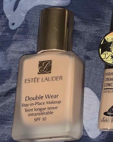 ESTEE LAUDER ダブルウェア ステイインプレイス メークアップ 12(デザートベージュ)


こちらは気になって奮発して購入したファンデーションです

買って一言で感想を言うと…
買ったの後悔