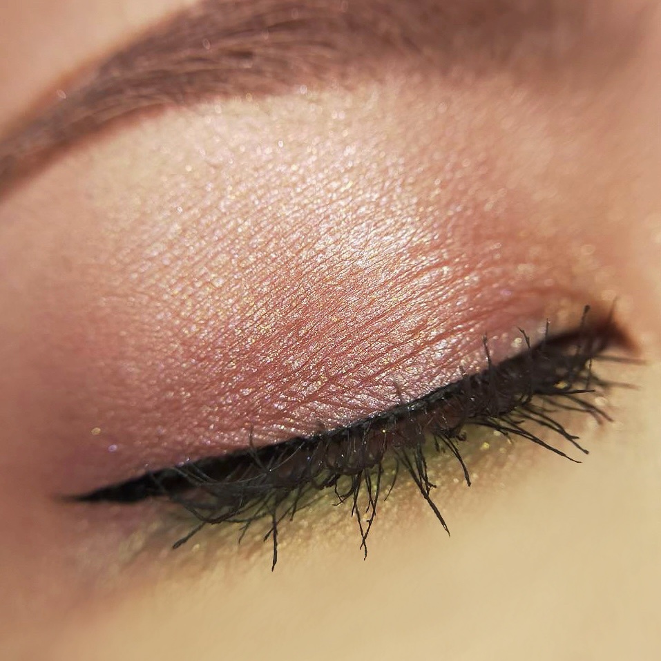 スパークラー アイシャドウ ジングル ティングル/M・A・C/単色アイシャドウを使ったクチコミ（3枚目）