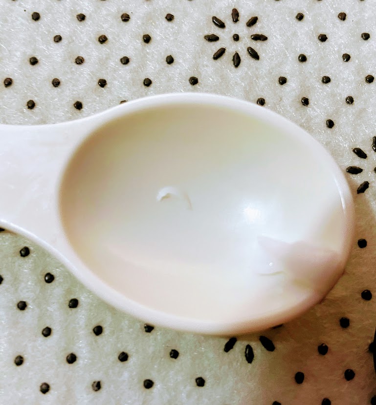 LEXILIS ブラック フレグランス スタイリング ヘアエッセンスのクチコミ「濃厚なクリームのようなテクスチャで
ヘアに馴染ませやすいです。

シャンプーと同じく甘い.....」（2枚目）