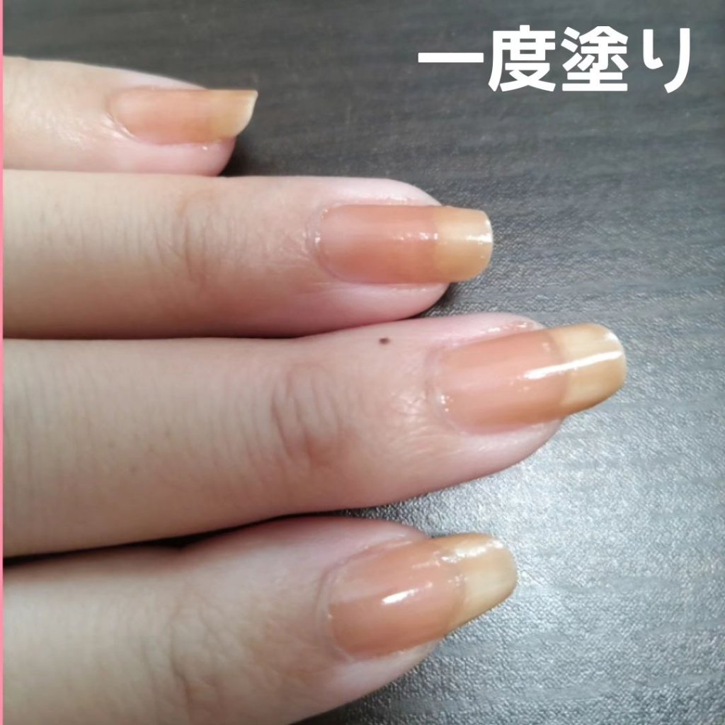 アンドバイロムアンド　グラッシードロップネイル BE01 キャラメル/&nd by rom&nd/マニキュアを使ったクチコミ（2枚目）