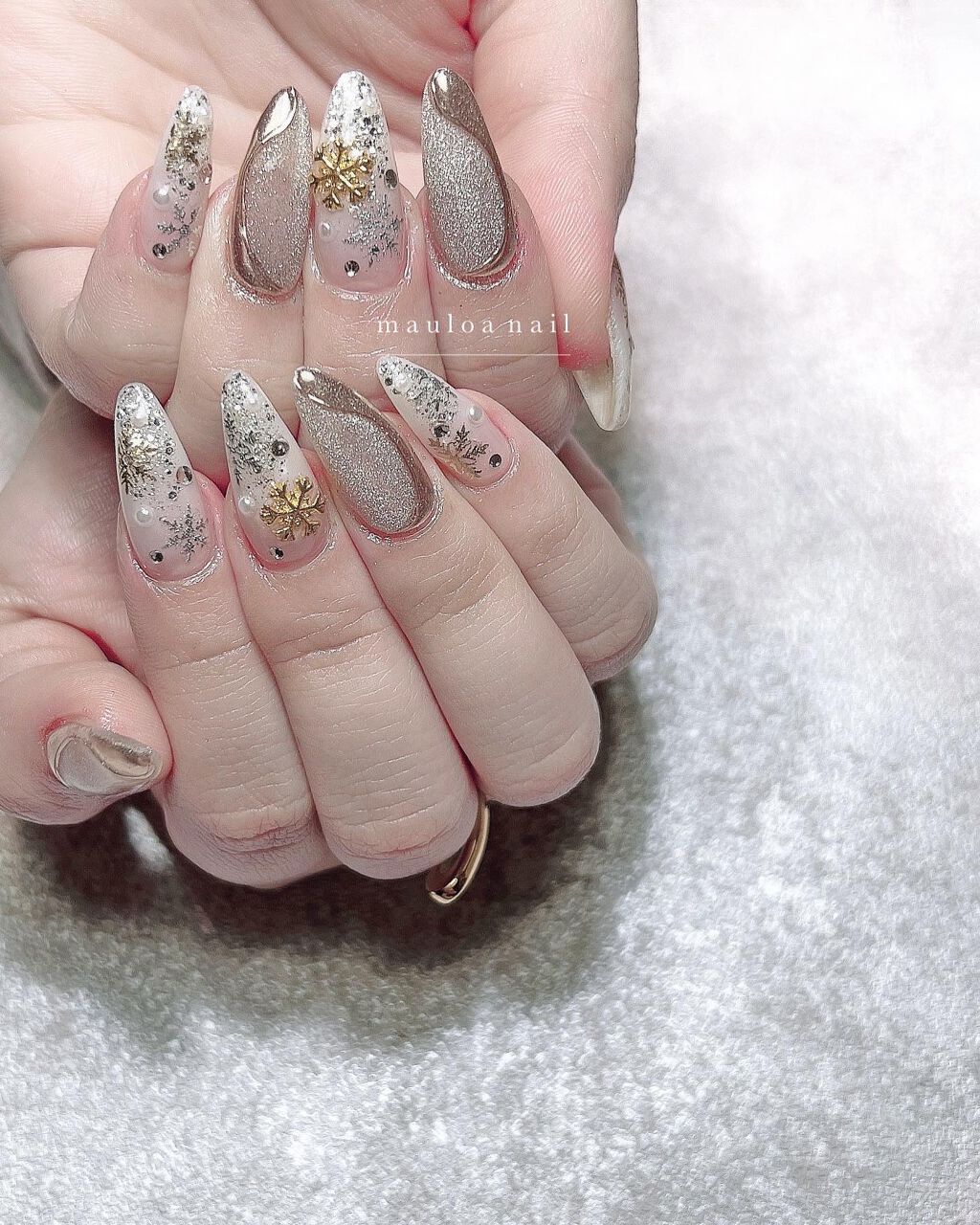 #ネイル,#雪の結晶ネイル,#秋ネイル,#アートネイル,#冬ネイル,#スワロネイル,#ニュアンスネイル,#くすみカラーネイル,#サマーネイル,#ミラーネイル,#綺麗めネイル,#セルフネイル,#パールネイル,#ガラスフレンチネイル,#ホワイトネイル,#シンプルネイル,#シルバーネイル,#スノーネイルのネイルデザイン