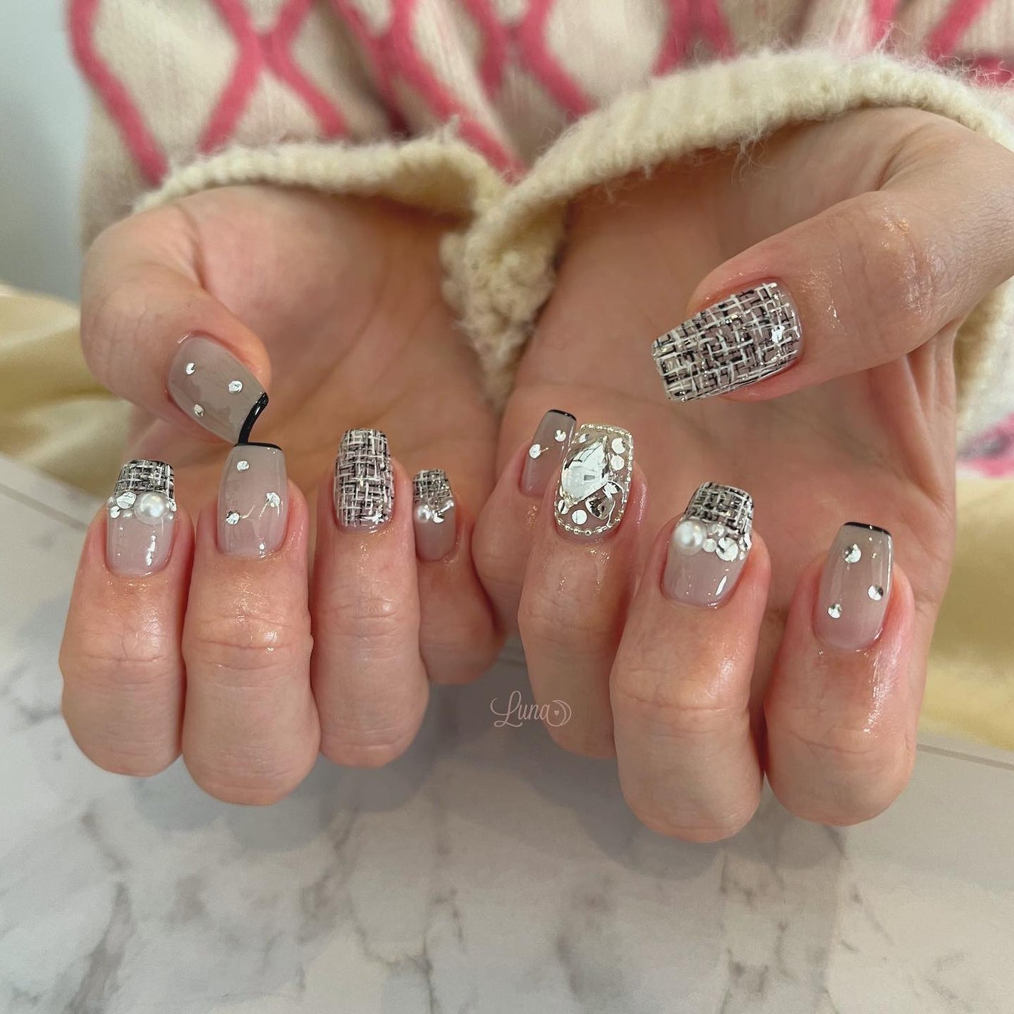 Iuna. Mizuki on LIPS 「.スペシャルプラン🤍🖤✨#nail#nailstagram#g..」(1枚目)