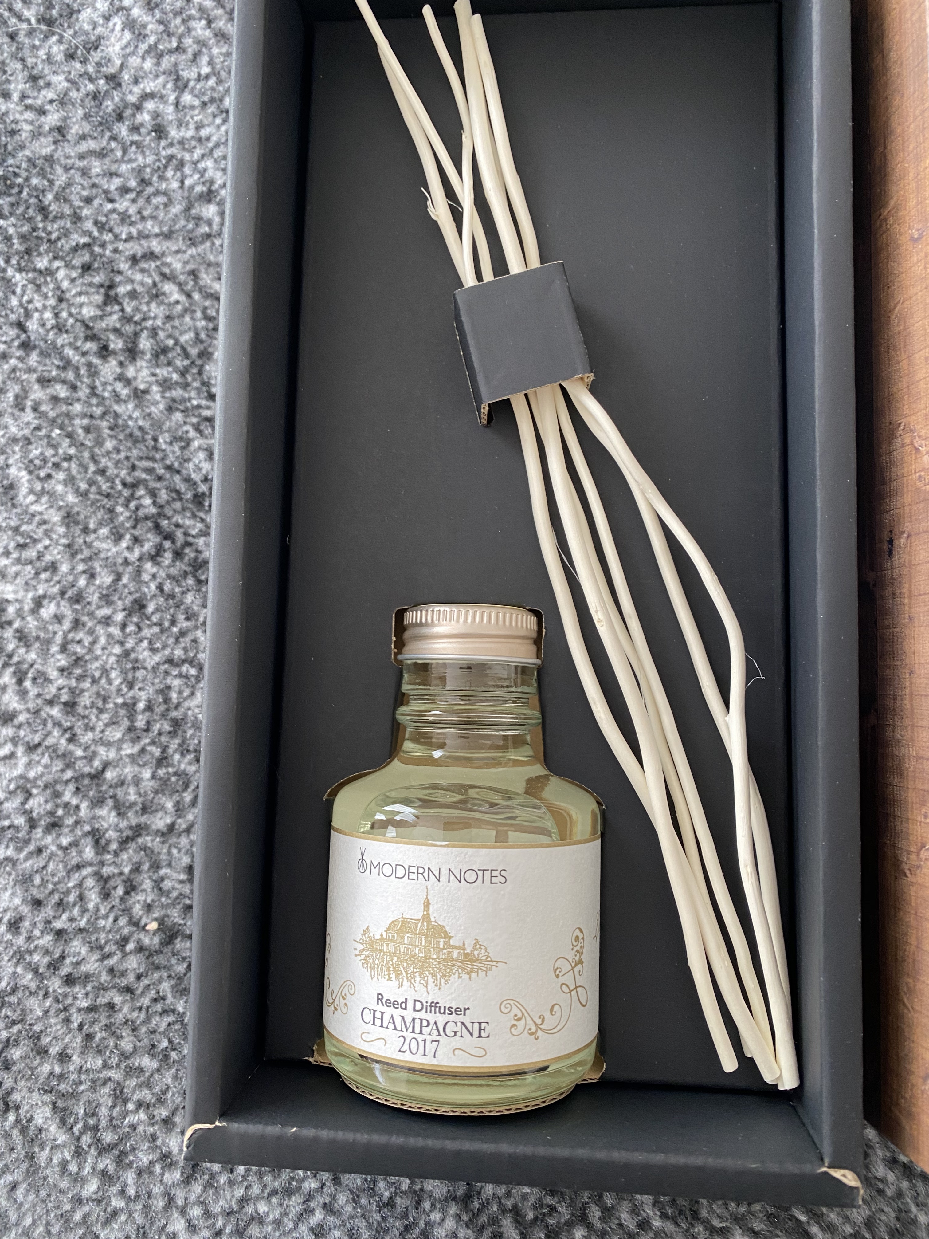 ワインコレクション リードディフューザー 2017 CHAMPAGNE/MODERN NOTES/ルームフレグランスを使ったクチコミ（2枚目）